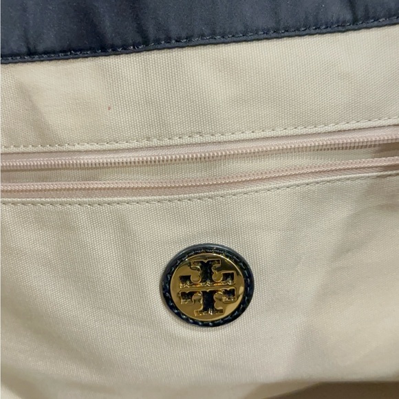 Tory Burch Ella Tote Bag. - Black. - Picture 9 of 10